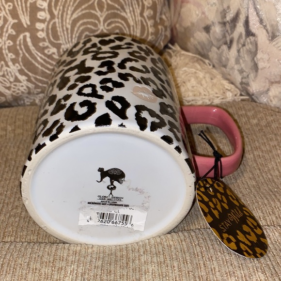 🖤🤍🩷NWT Stay Wild Animal Print w/Kiss 18oz Microwave/Dishwasher Safe Mug - Picture 7 of 12